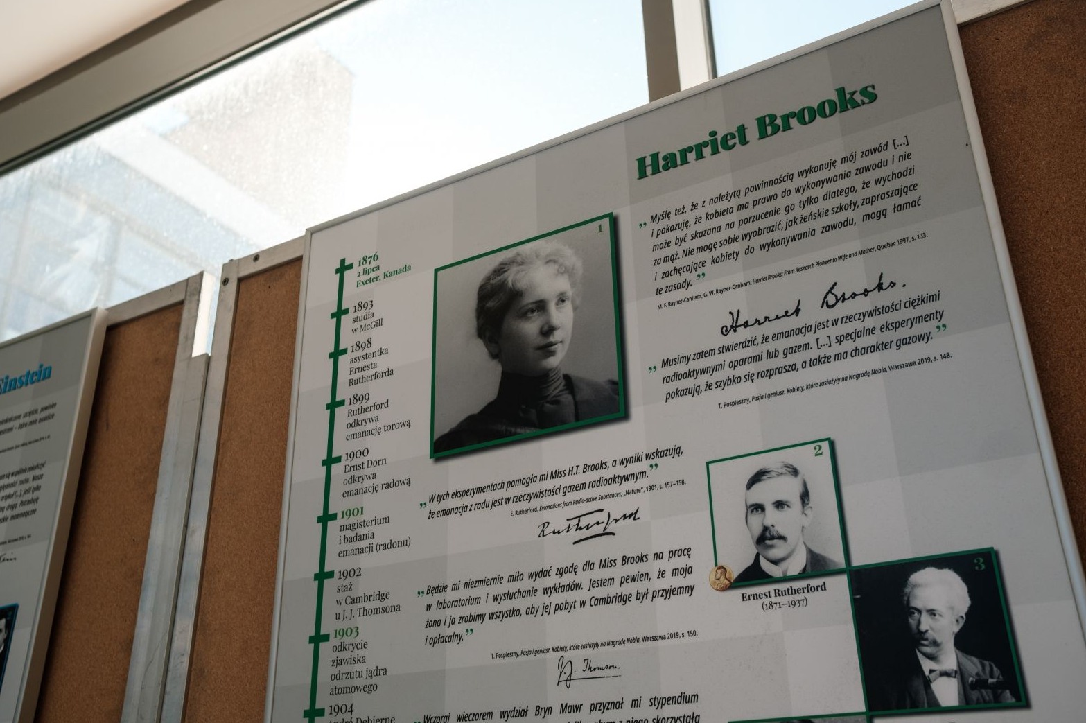 na zdjęciu plakat czarno-biały mówiący o Hariet Brooks