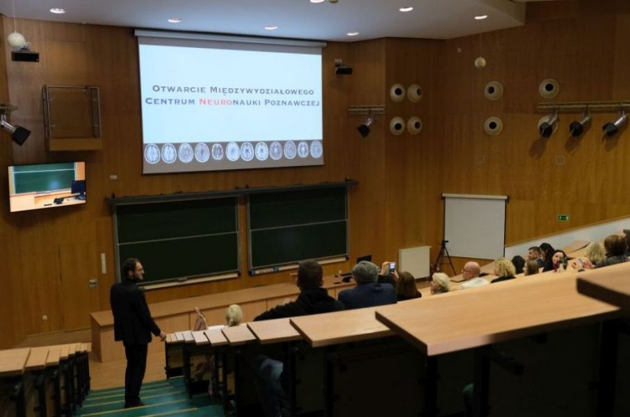 na zdjęciu sala wykładowa W. Fizyki z uroczystego zainaugurowania Centrum Neuronautyki