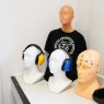 zdjęciu ilustarcyjne - głowy manekinów ze słuchawkami