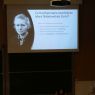 slajd z podobizną M. Curie-Skłodowskiej podczas sympozjum
