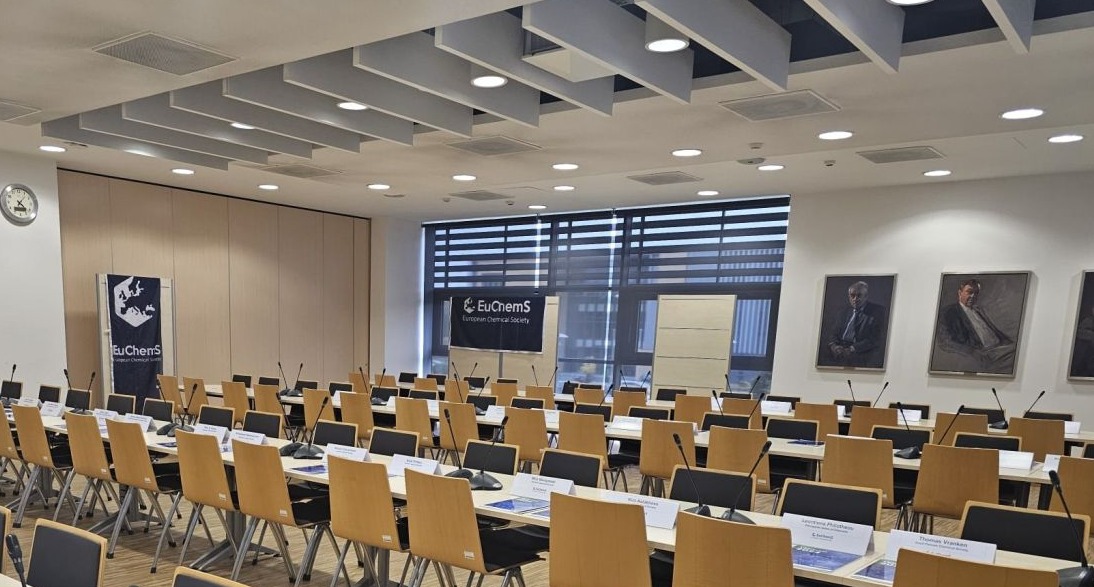 wnętrze sali w którym odbywa sie walne zgromadzenie