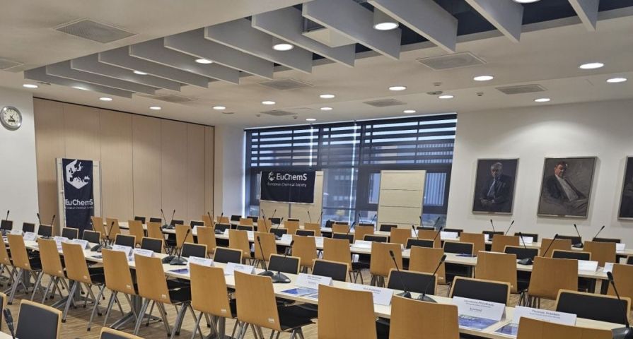 wnętrze sali w którym odbywa sie walne zgromadzenie