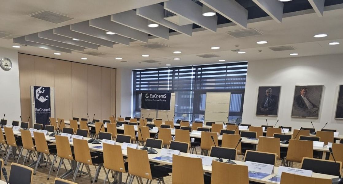 wnętrze sali w którym odbywa sie walne zgromadzenie