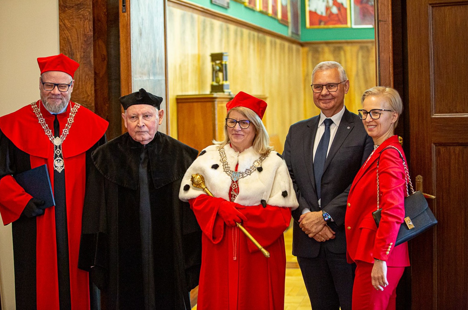 wspólne zdjęcie prof. Krzyśki i JM Rektor prof. B. Kaniewskiej