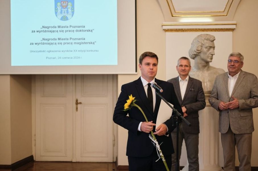 na zdjęcieu laureat p. dr Włodzimierz Czeopa - laureat - praca doktorska