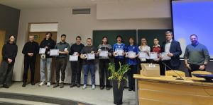 na zdjęciu uczestnicy spotkania z prof. K. Jassemem