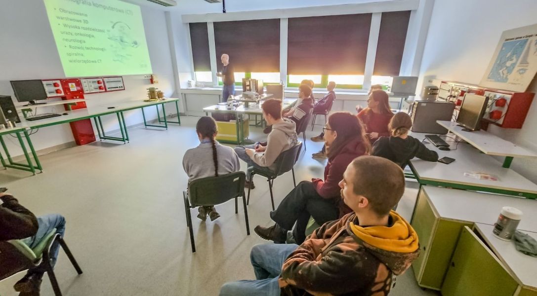 Wizyta edukacyjna na WFiA