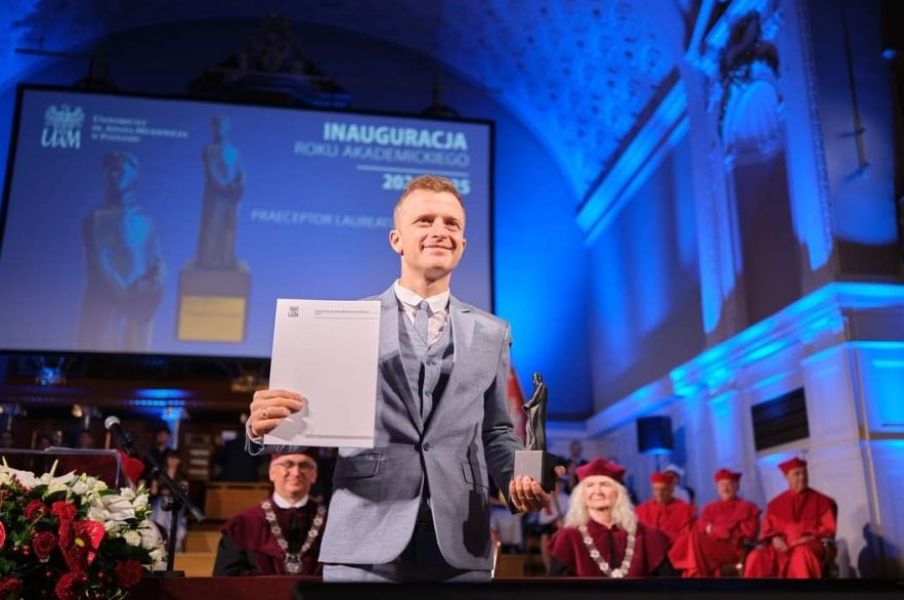 laureat nagrody dla najlepszego dydaktyka