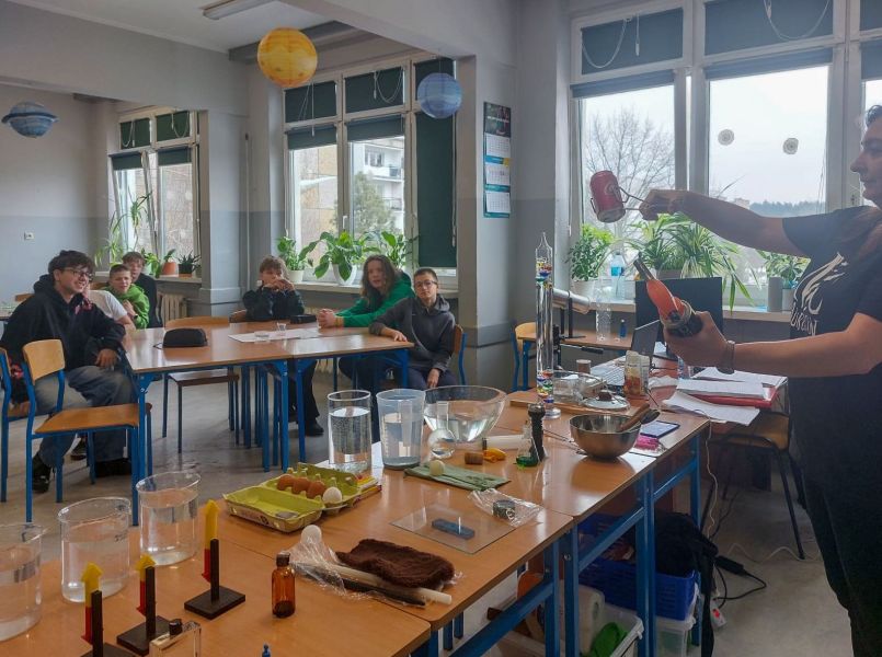 Fizyka w praktyce – Noc Naukowców w Szkole Podstawowej