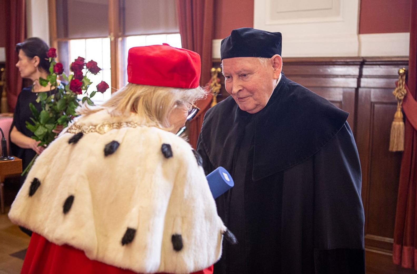 gratulacje JM Rektor prof. B. Kaniewskiej dla prof. M. Krzyśko