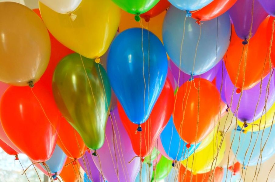 grafika przedstawiająca kolorowe balony