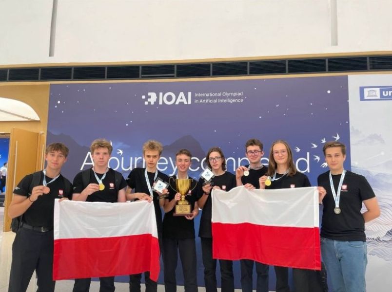 wspólne zdjęcie uhonorowanej rerezentacji z Polski