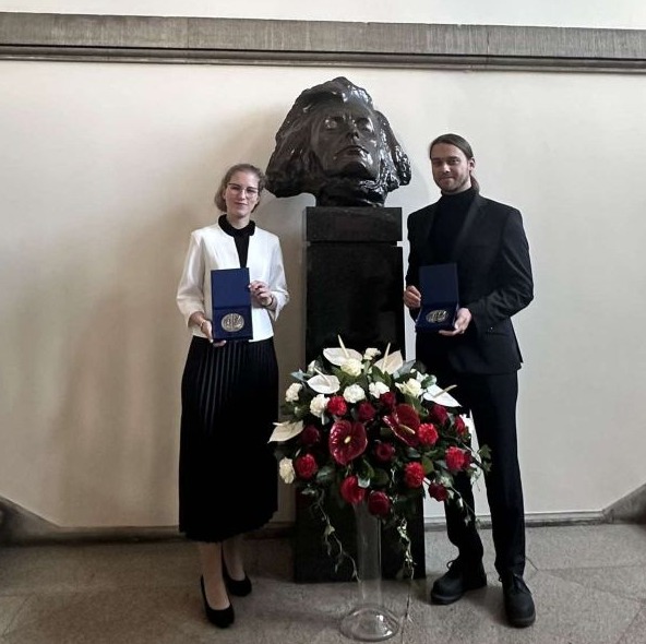 laureaci Medali UAM na wspólnym zdjęciu