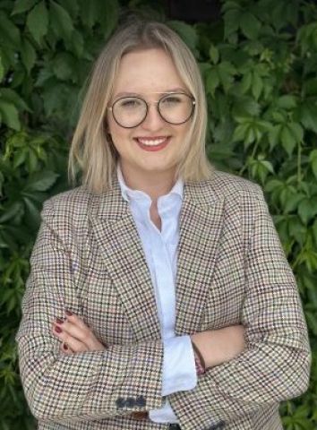 na zdjęciu p,. Brygida Rusiecka