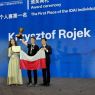 na zdjęciu p. K. Rojek laureat z pucharem