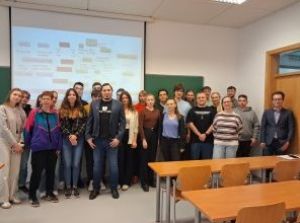 na zdjęciu uczestnicy wykładu gościnnego