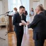 na zdjęciu p. Michał Sulik odbierający gratulacje