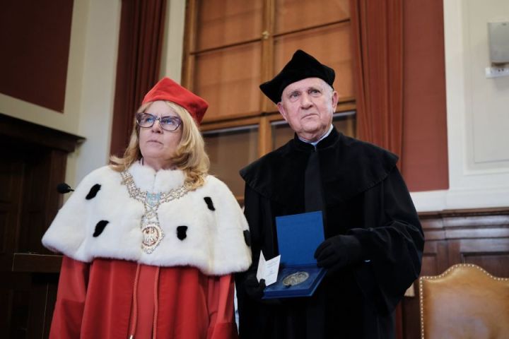 na zdjęciu prof. Henryk Koroniak i JM Rektor prof. Bogumiła Kaniewska
