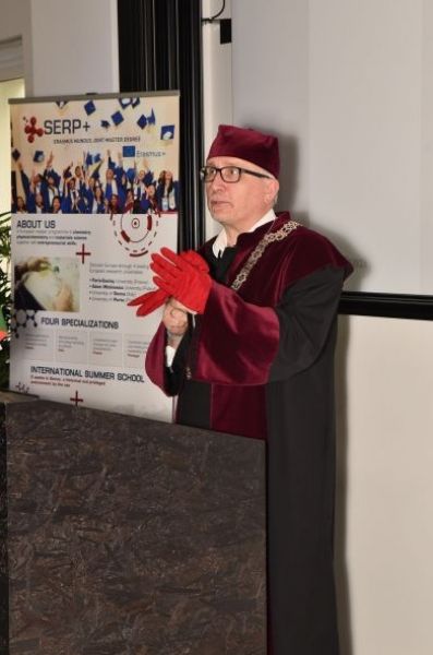 Pororektor prof. Rafał Witkowski podczas uroczystości